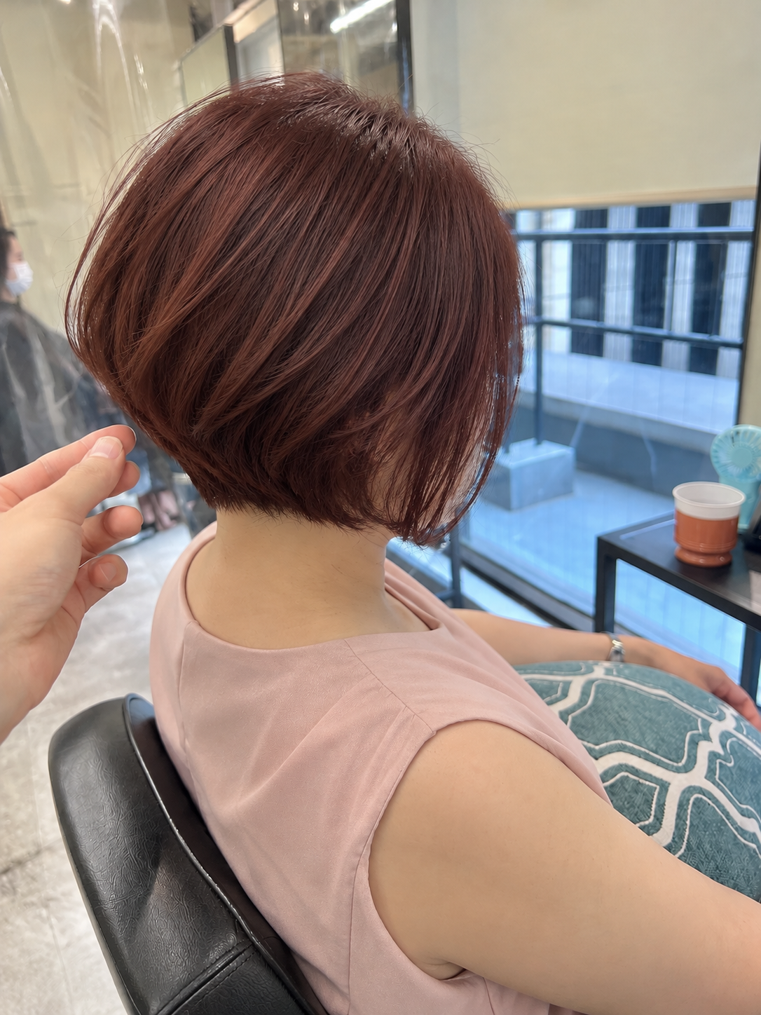 トップに自然な丸みのあるショート