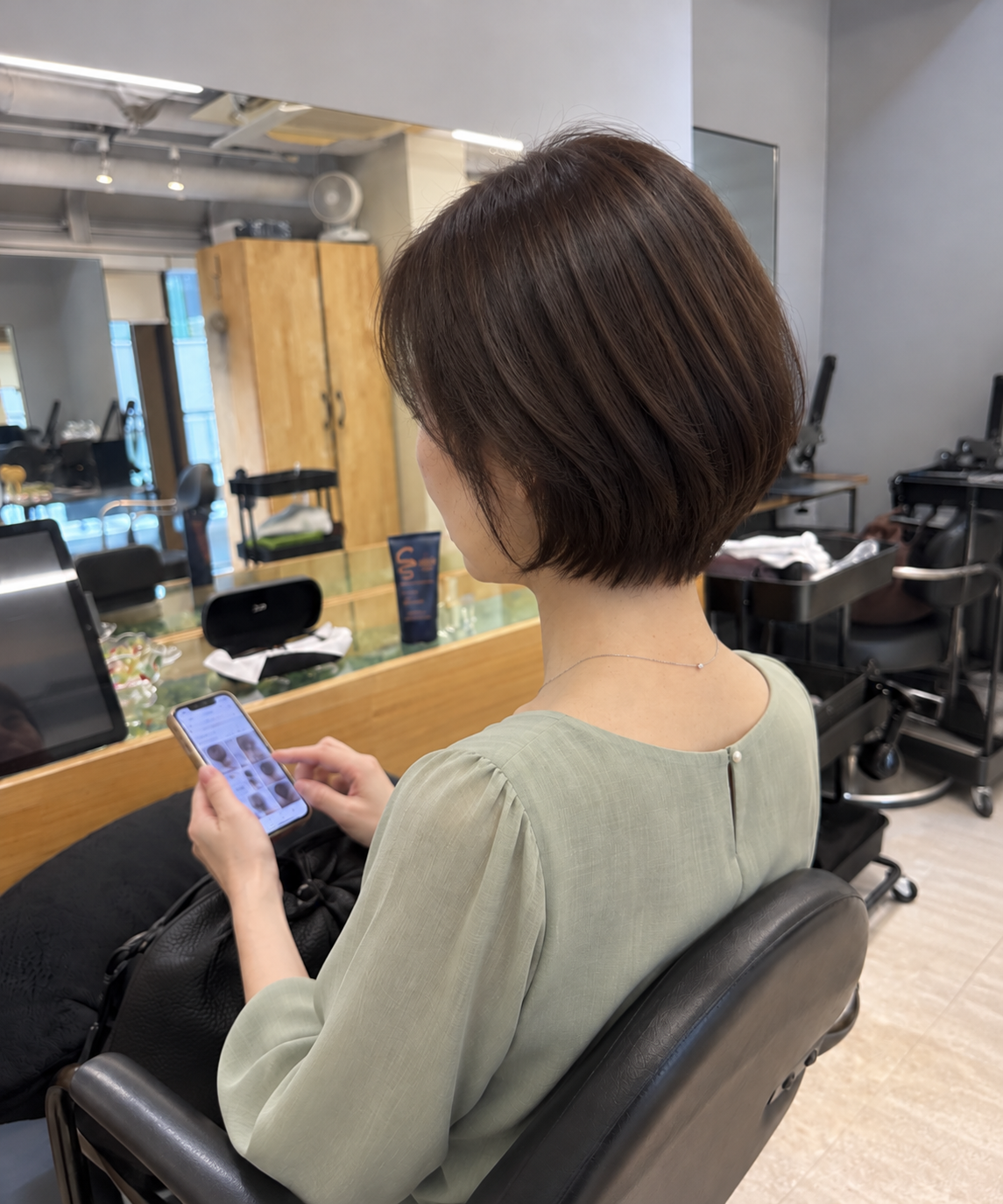 襟足をすっきり整えたショート