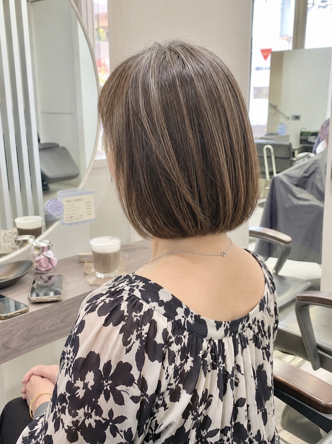 ハイライトがなじむヘアスタイル