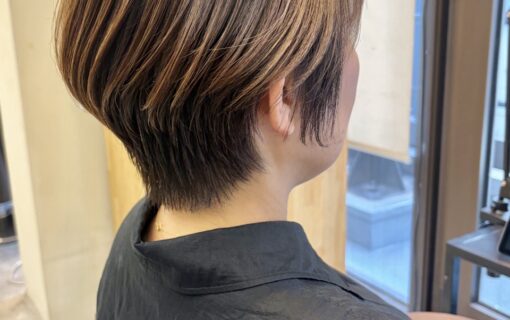 銀座で白髪を自然になじませる立体ショート