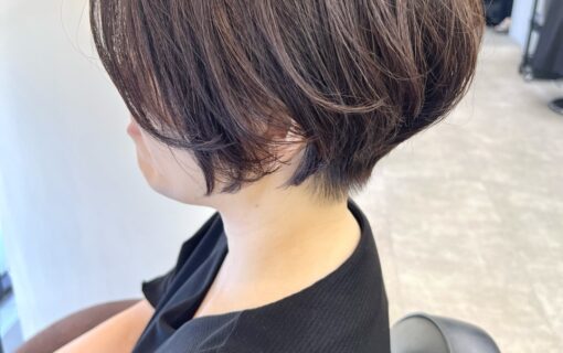 丸みと毛流れが美しい大人のショートヘア