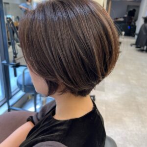 艶と丸みのある上品なショートボブ