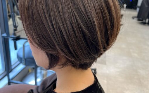艶と丸みのある上品なショートボブ