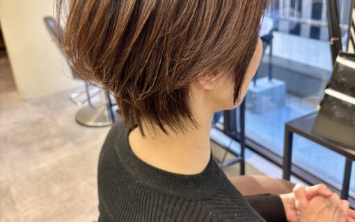 明るい筋感を生かした立体カラーの大人ショート